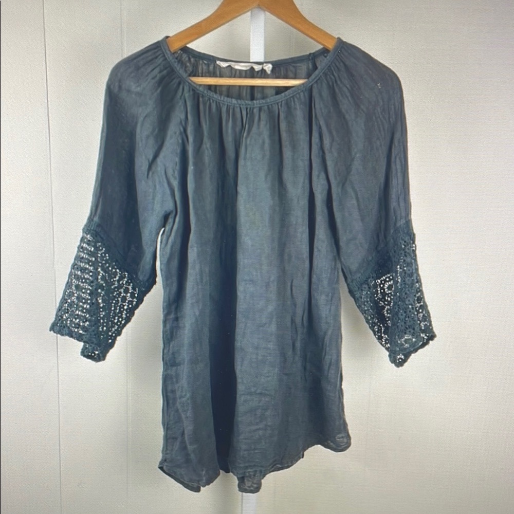 Women's Gray Top with Lace Sleeves